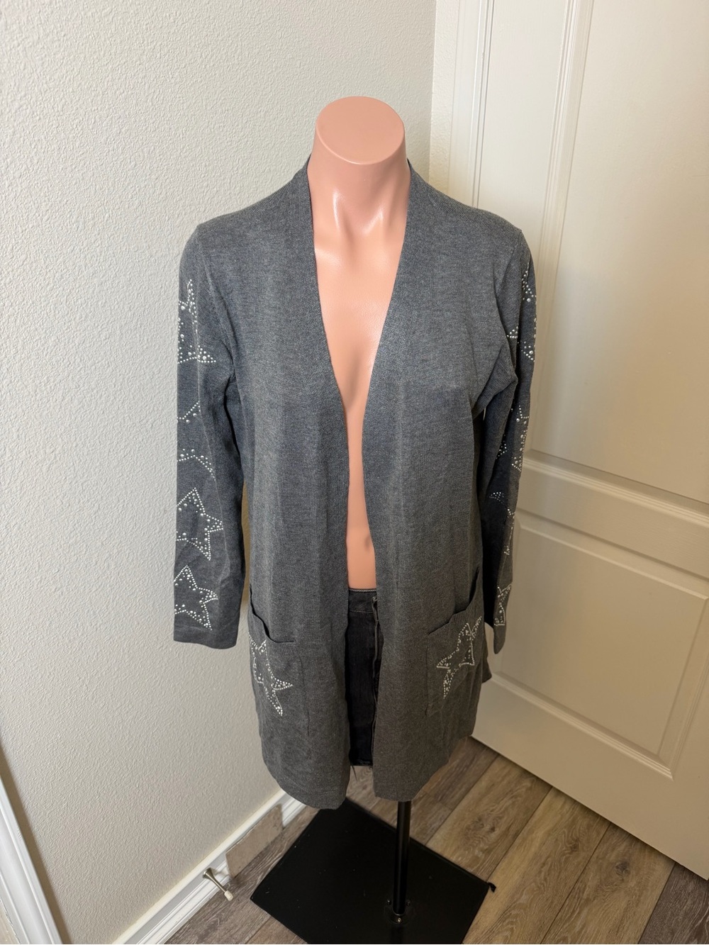 NWT 80 Park Gray Open Front Cardigan with Rhinestone Star Accents Sz M